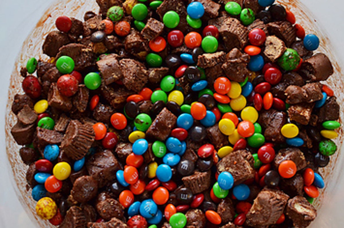 how-to-make-the-worlds-best-candy-salad-1-16531-1360078131-3_big